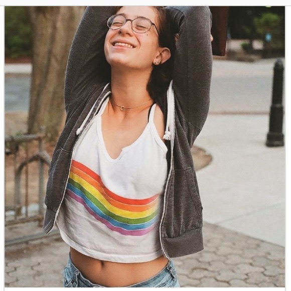 Meet your Posher, Sara! - Picture 3 of 3